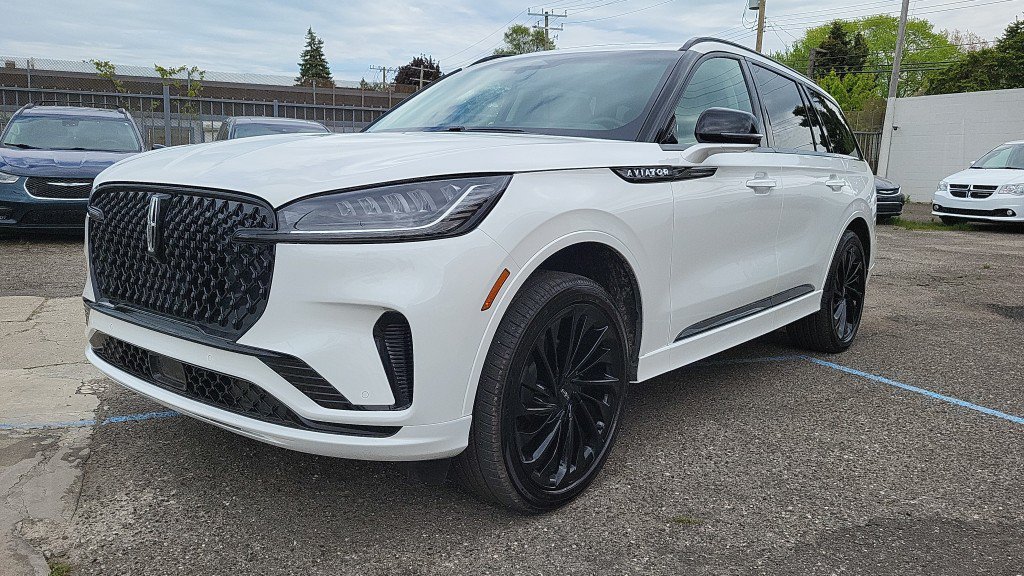 Used 2025 Lincoln Aviator Reserve w/ Jet Appearance Package AWD/4WD image 4