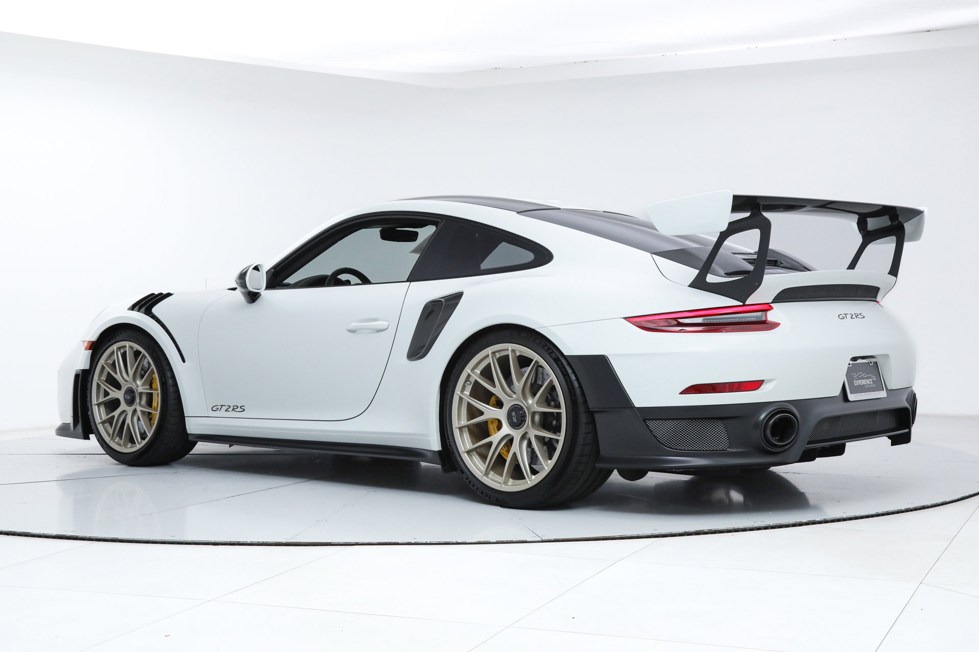 Used 2018 Porsche 911 GT2 RS image 3