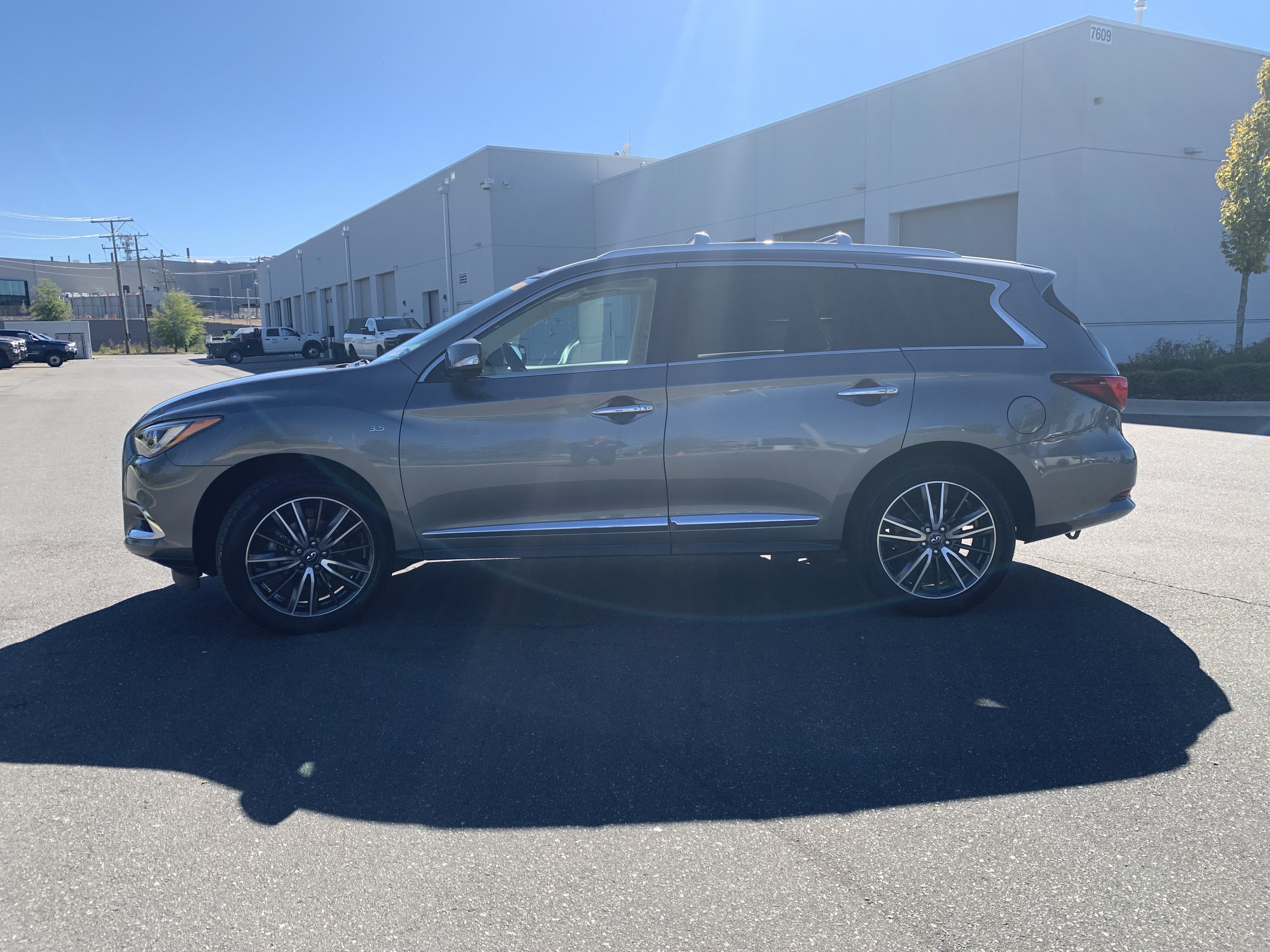Used 2020 INFINITI QX60 Luxe w/ Sensory Package AWD/4WD image 7