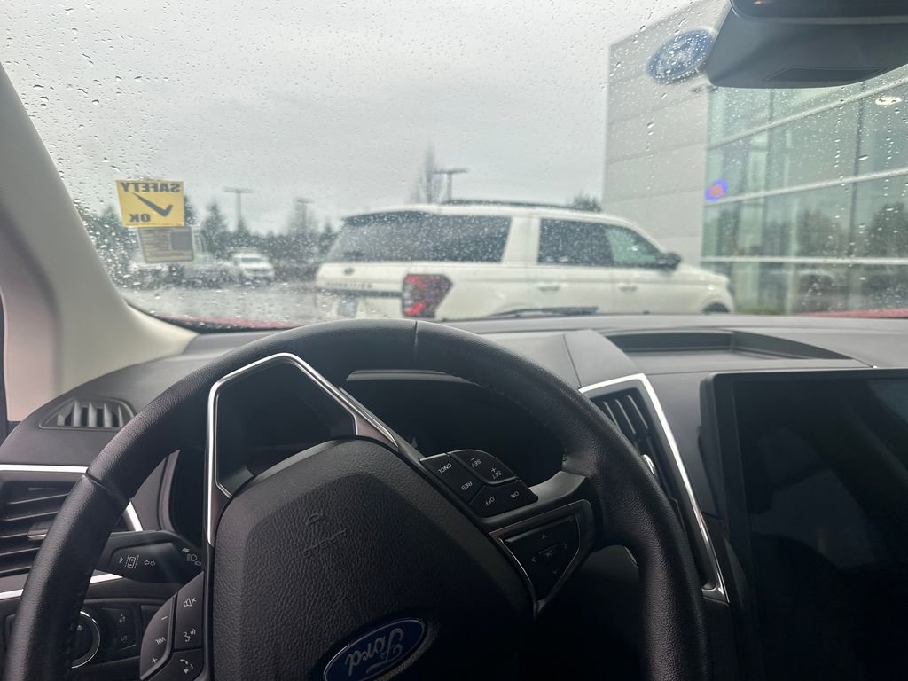 Used 2022 Ford Edge Titanium image 13