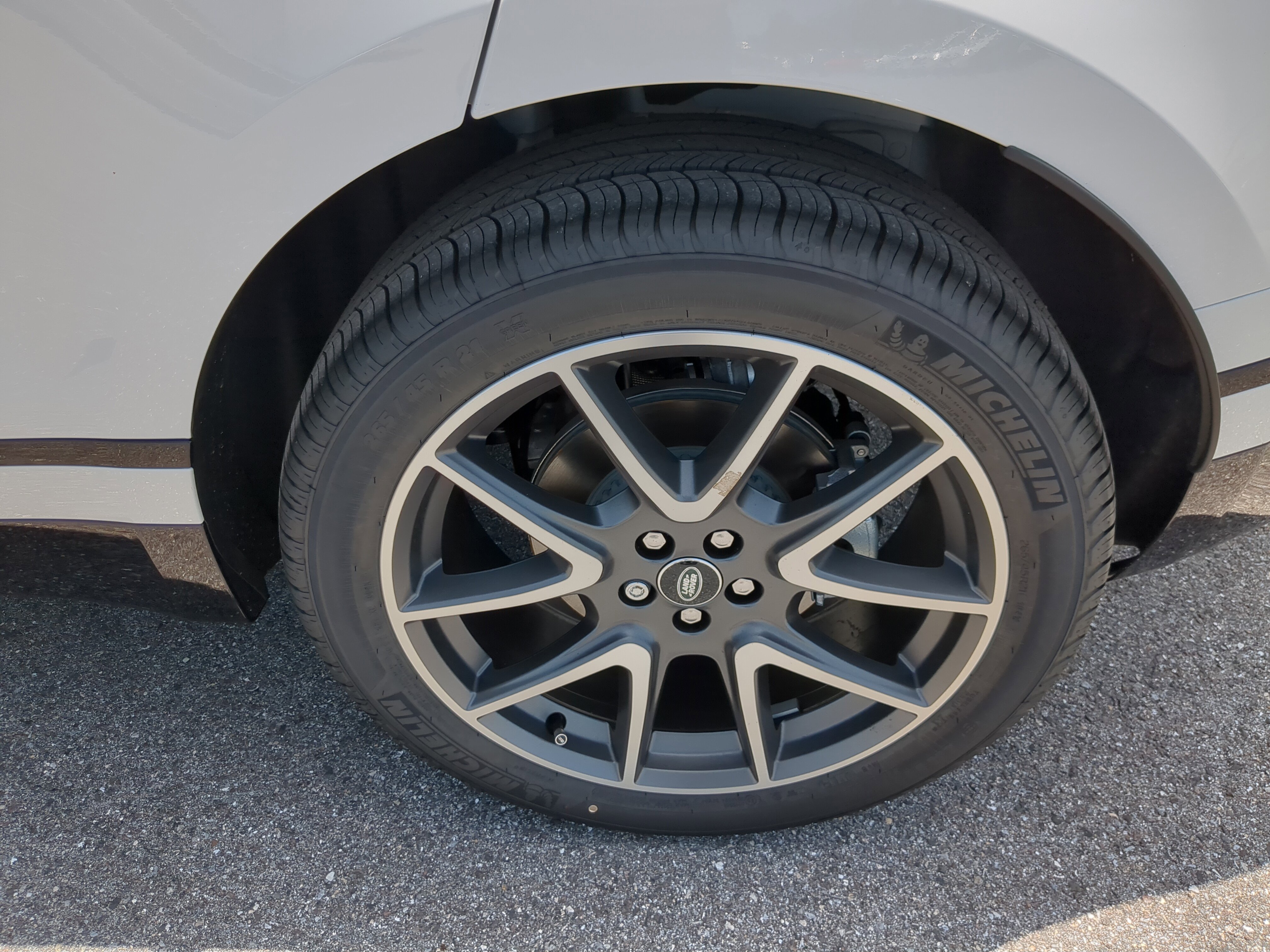 New 2026 Land Rover Range Rover Velar Dynamic SE image 32