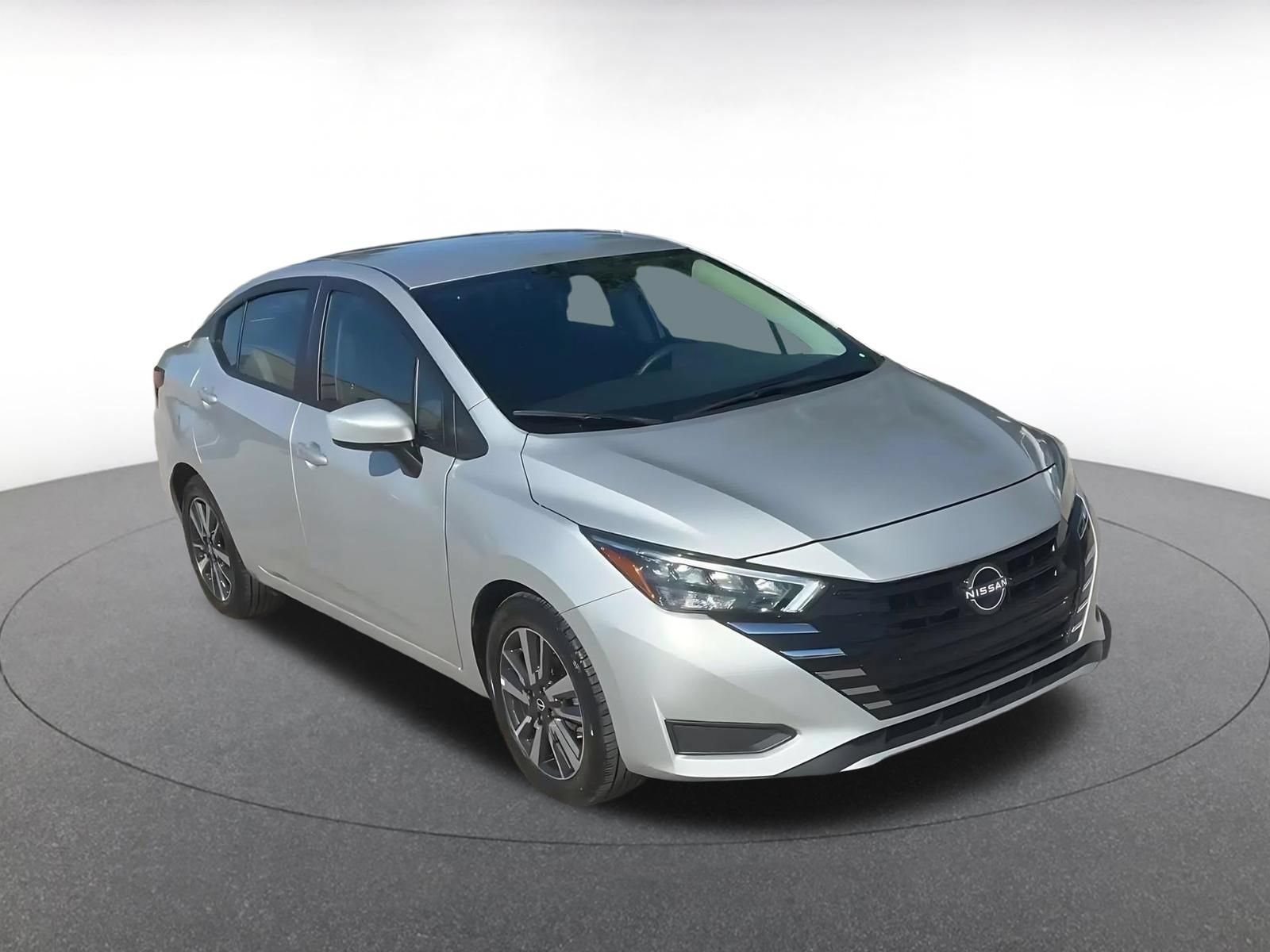 Used 2025 Nissan Versa SV FWD image 3
