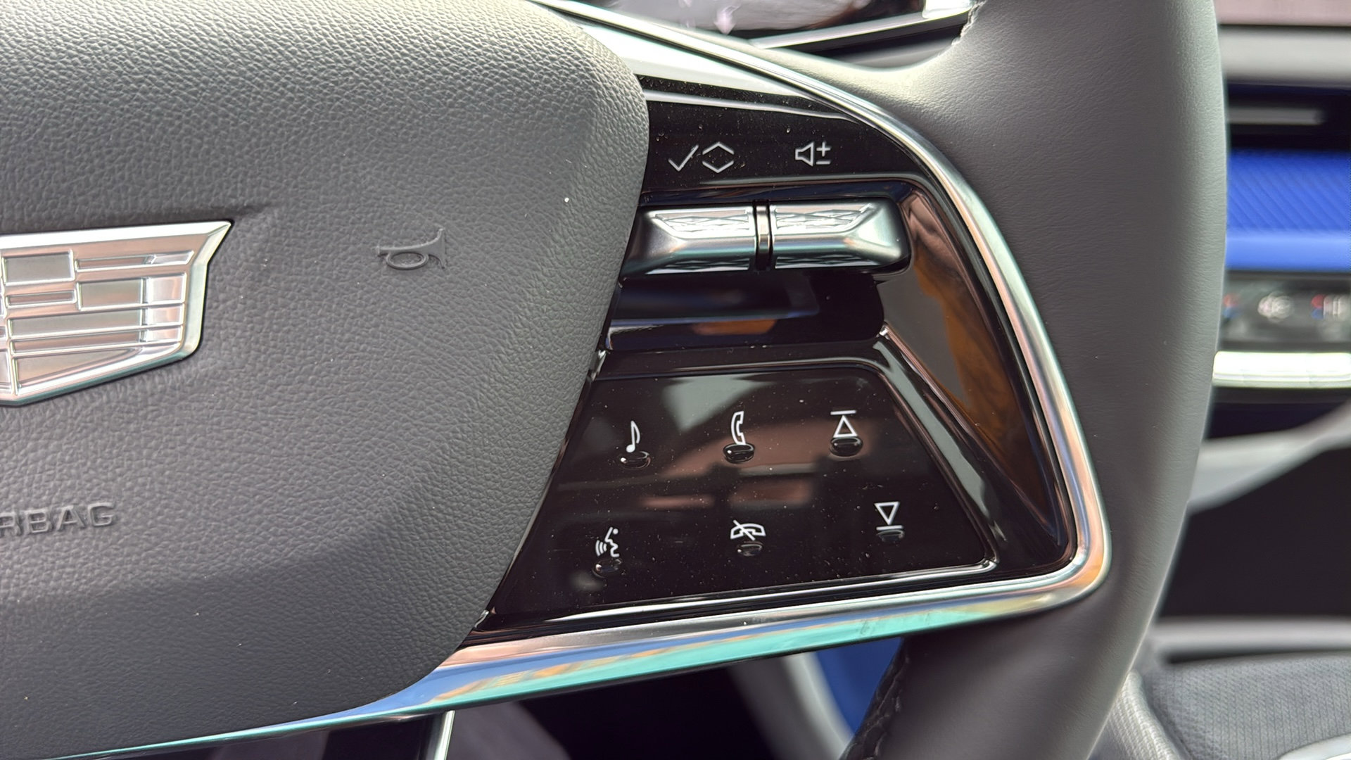 New 2026 Cadillac Optiq Luxury 2 image 15