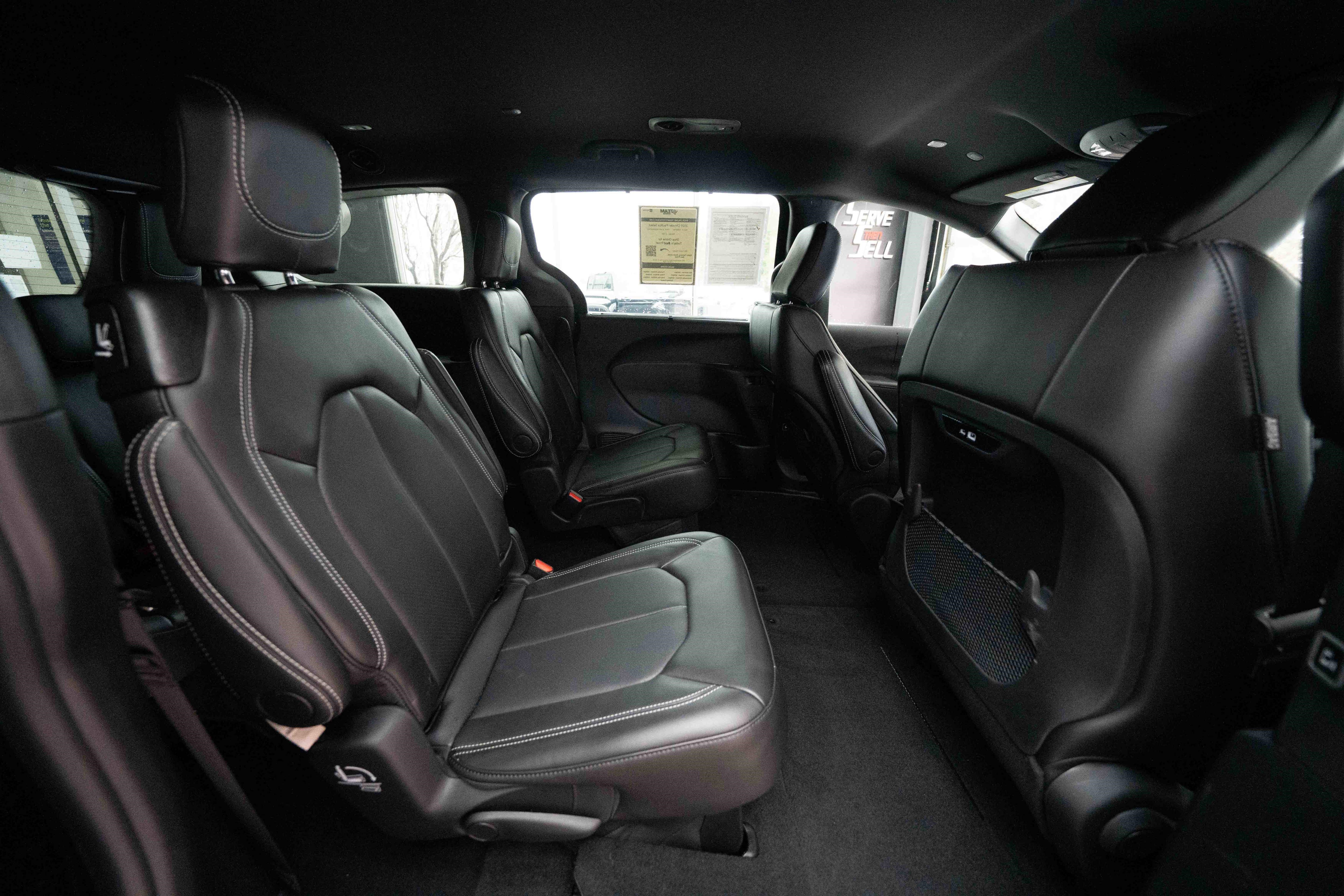 Used 2025 Chrysler Pacifica Select image 25