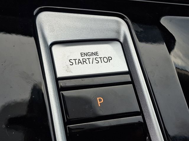 Used 2025 Volkswagen Atlas Peak Edition SE image 25