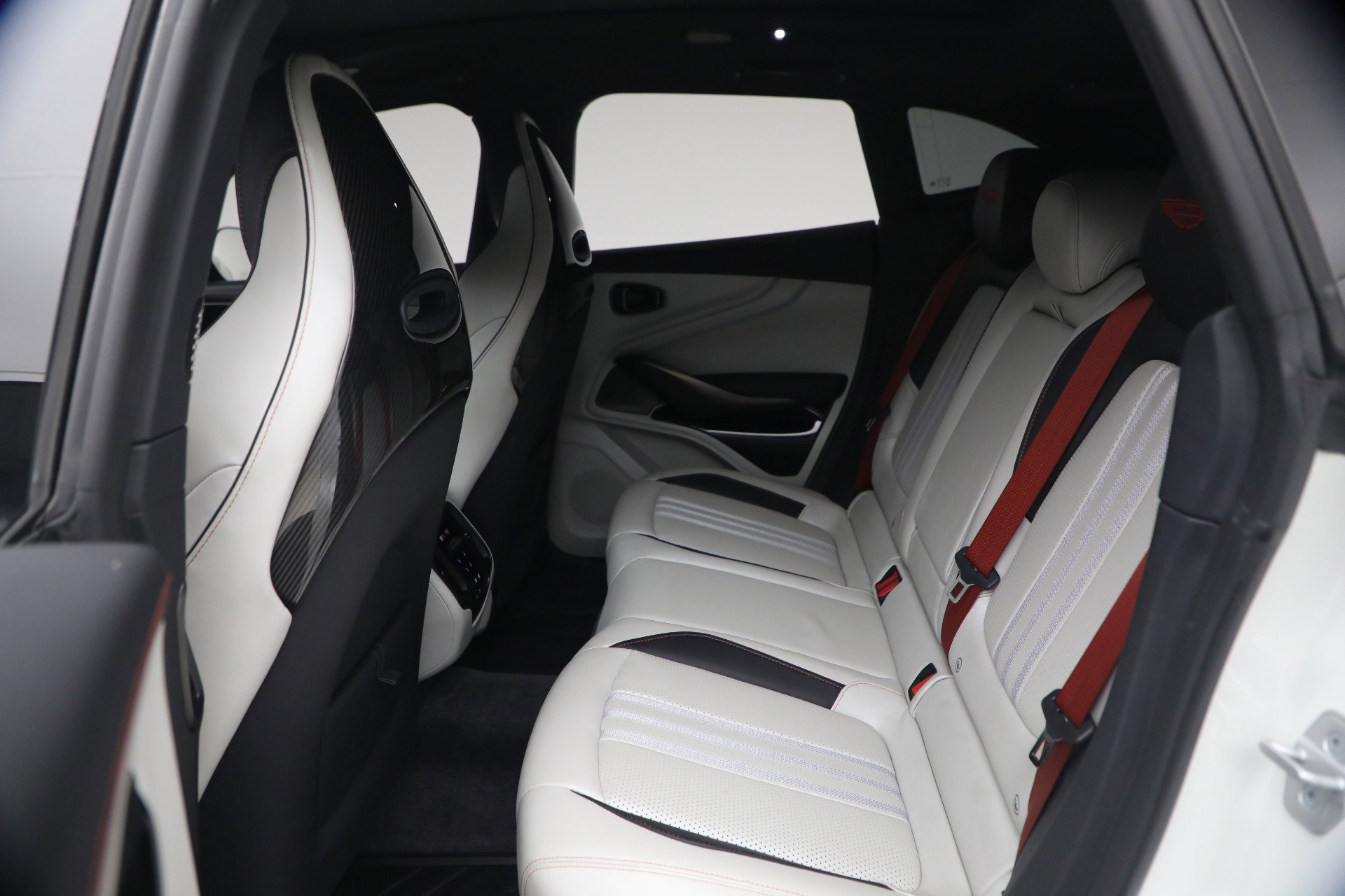 Used 2025 Aston Martin DBX 707 image 17