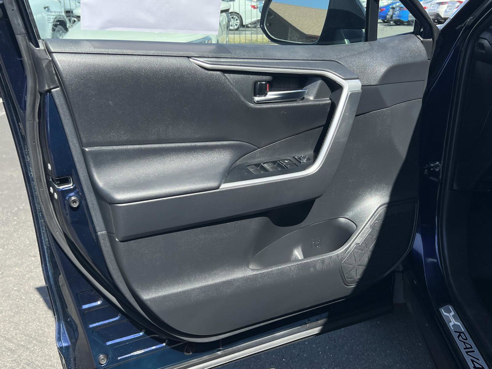 Used 2019 Toyota RAV4 XLE w/ Convenience Package image 6