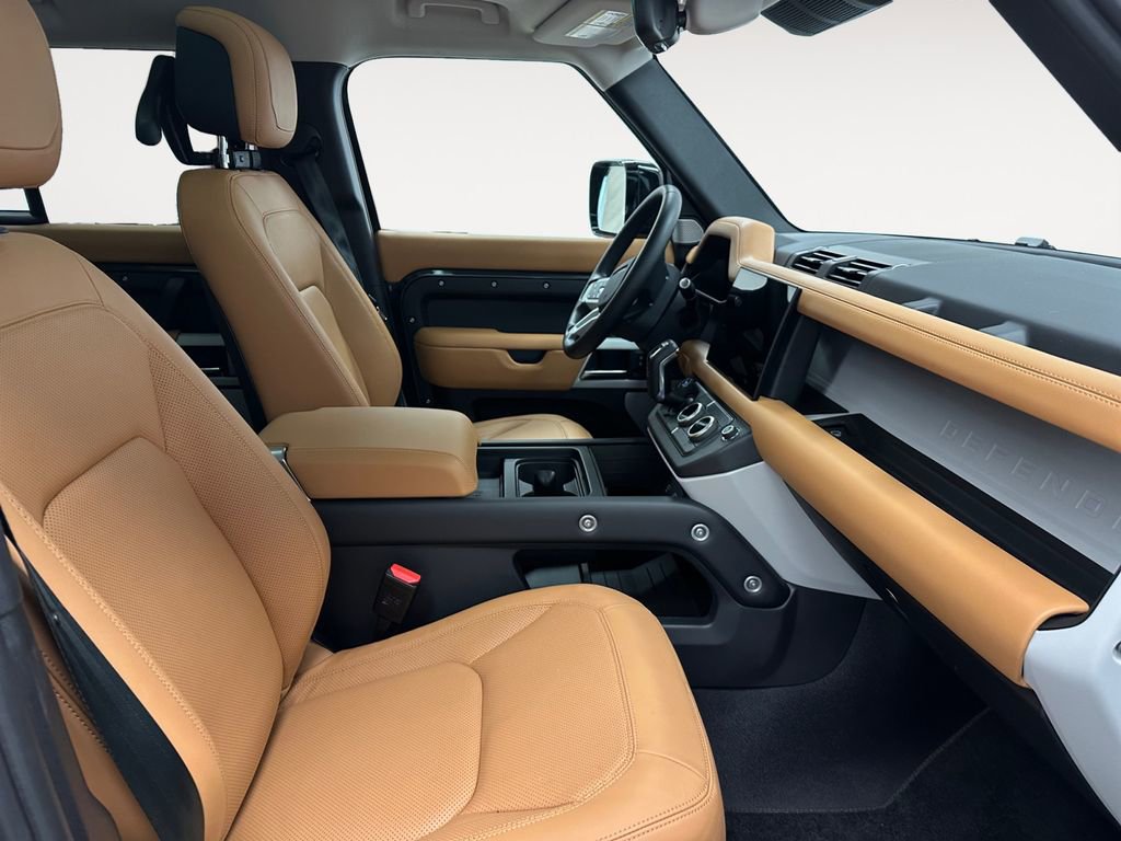 Used 2023 Land Rover Defender 130 SE image 15