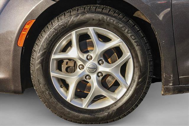 Used 2018 Chrysler Pacifica Touring Plus w/ Tire & Wheel Group image 9