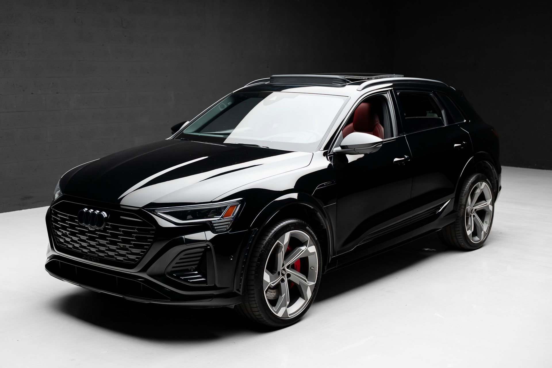 Used 2024 Audi Q8 e-tron Prestige w/ Prestige Package AWD/4WD image 4