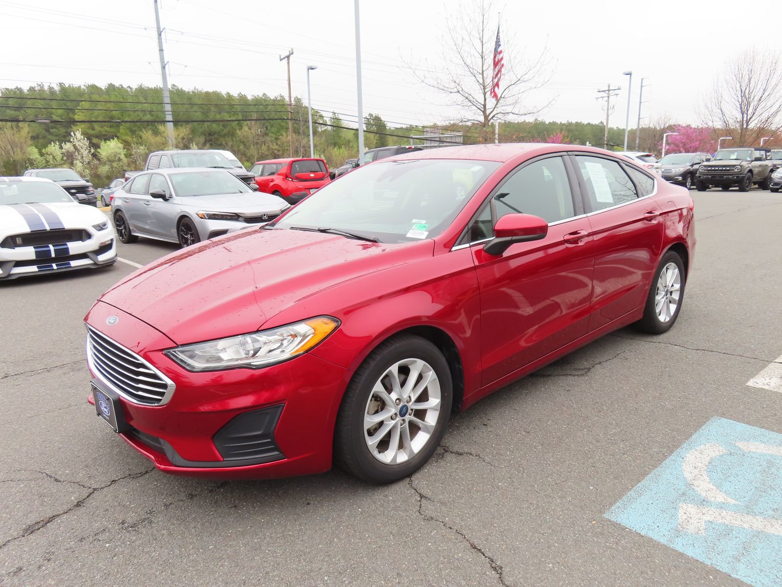 Used 2019 Ford Fusion SE image 3