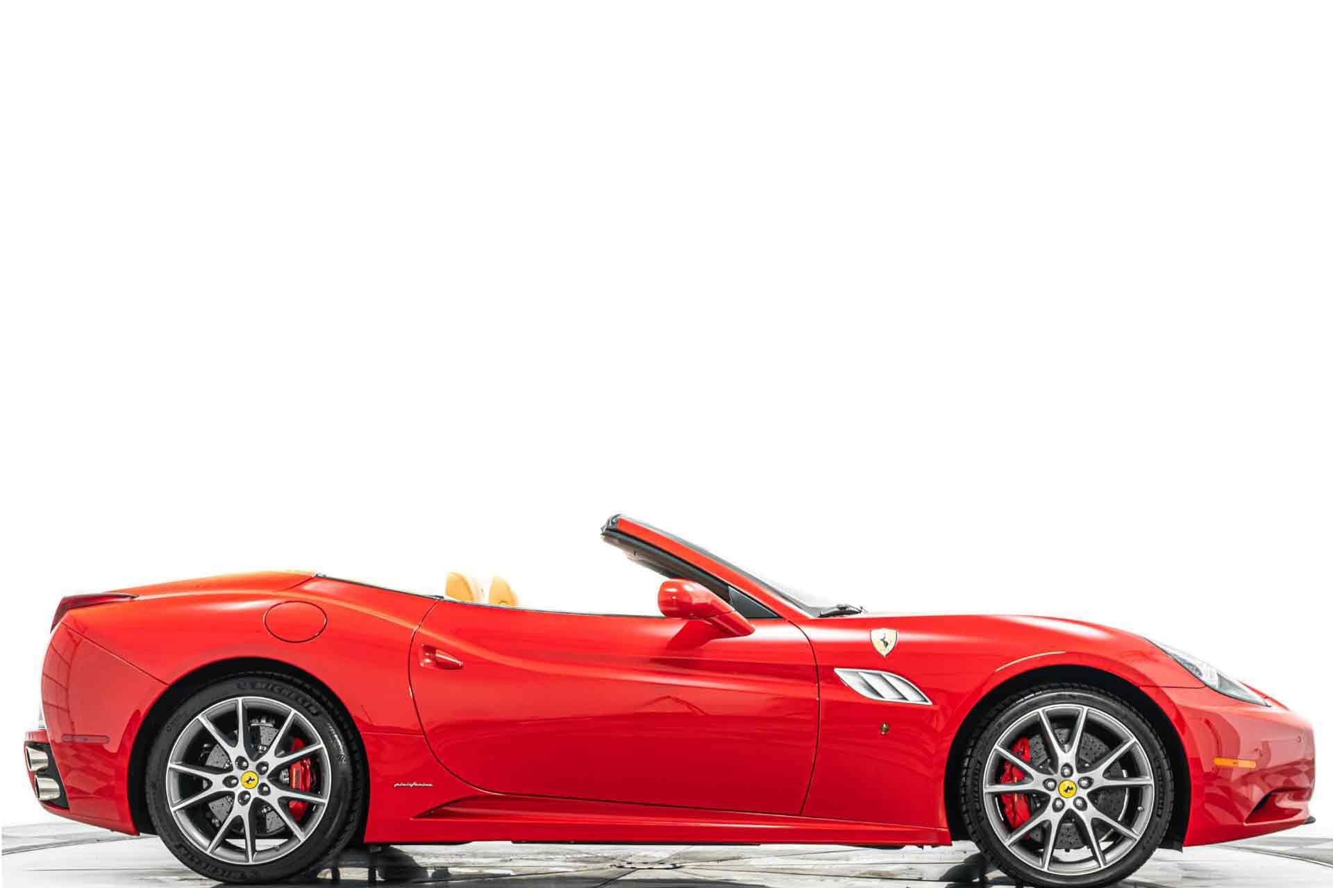 Used 2013 Ferrari California RWD image 2