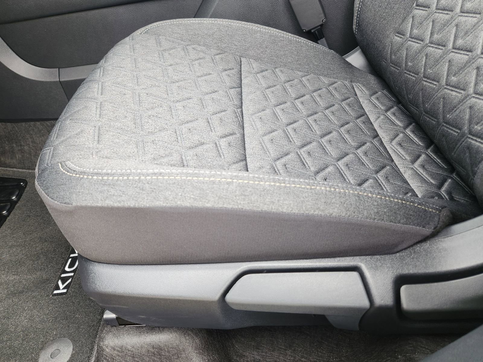 New 2026 Nissan Kicks SV image 20