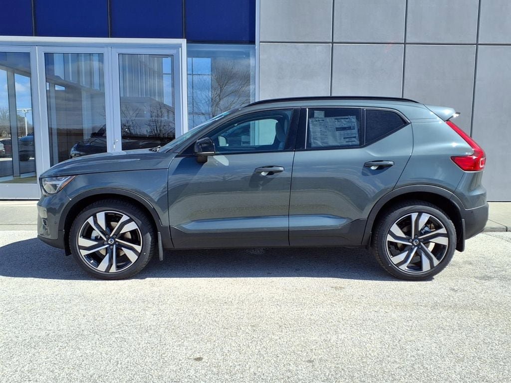 New 2026 Volvo XC40 B5 Ultra w/ Protection Package Premier AWD/4WD image 3