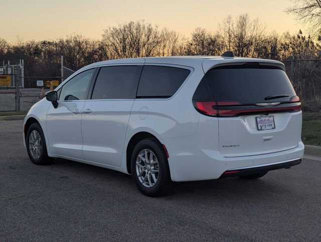 New 2026 Chrysler Pacifica Select image 5
