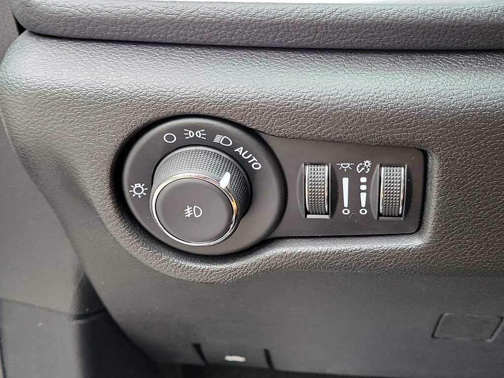 Used 2021 Chrysler Pacifica Pinnacle FWD image 33