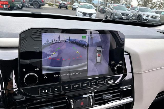 Used 2024 Nissan Pathfinder SL image 14