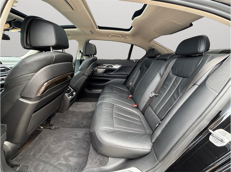 Used 2021 BMW 740i xDrive AWD/4WD image 40