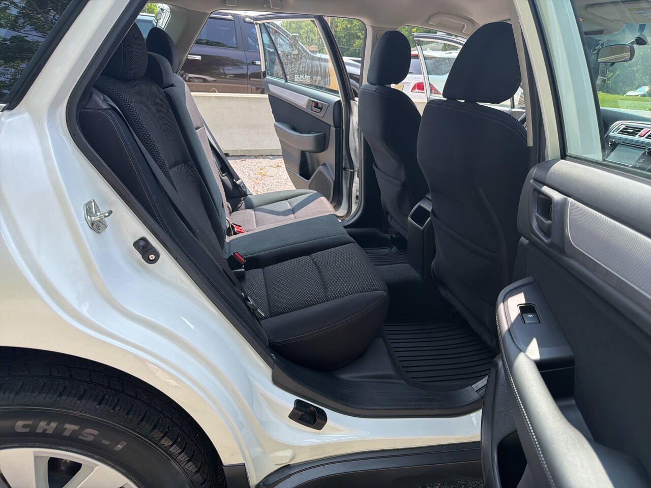 Used 2017 Subaru Outback 2.5i AWD/4WD image 25
