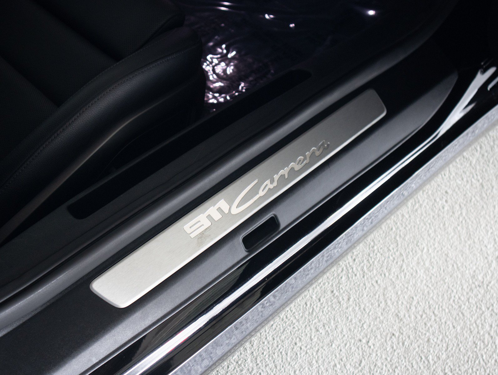 Used 2022 Porsche 911 Carrera w/ Premium Package RWD image 22