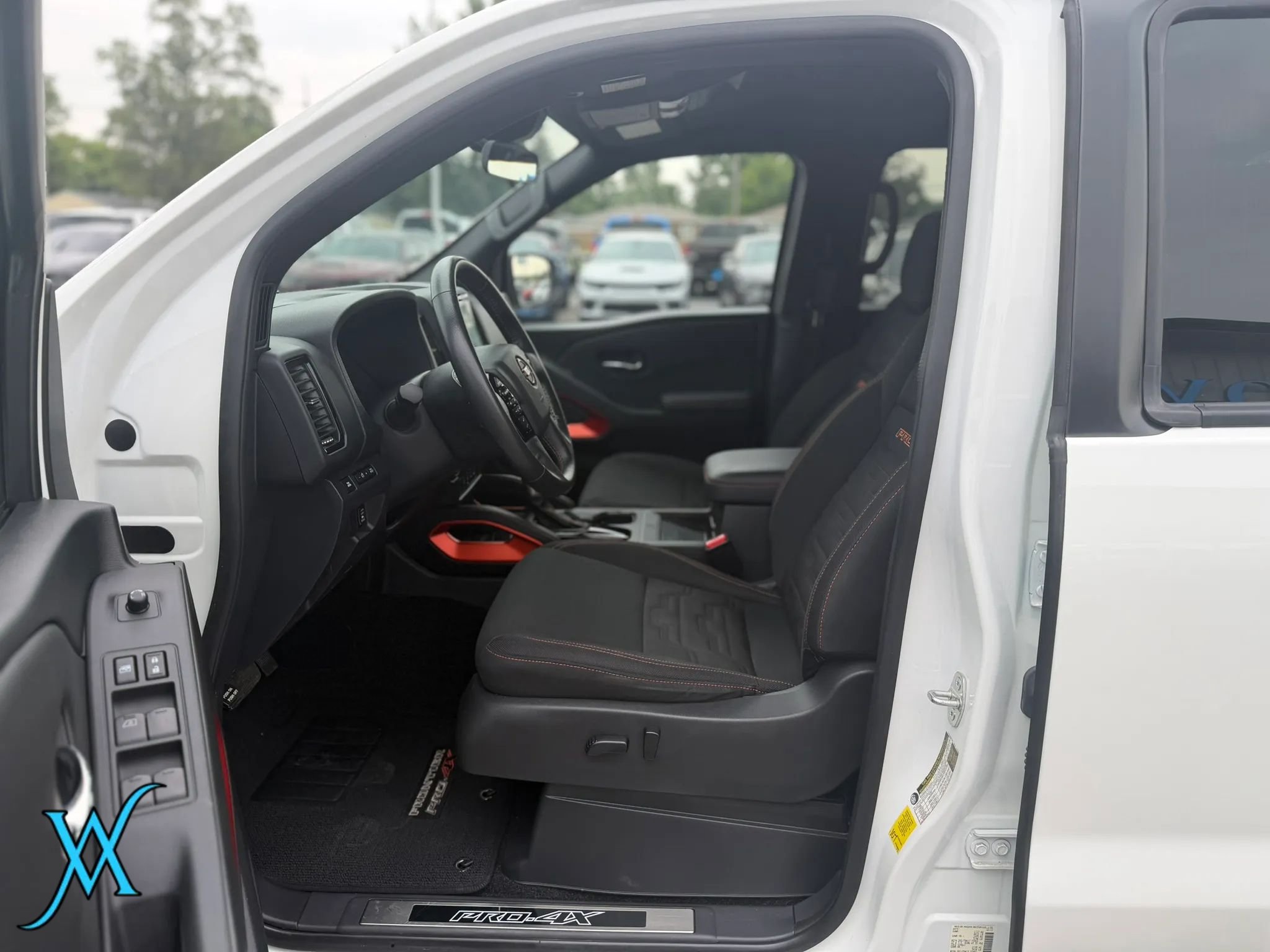Used 2023 Nissan Frontier PRO-4X w/ Pro Convenience Package AWD/4WD image 12