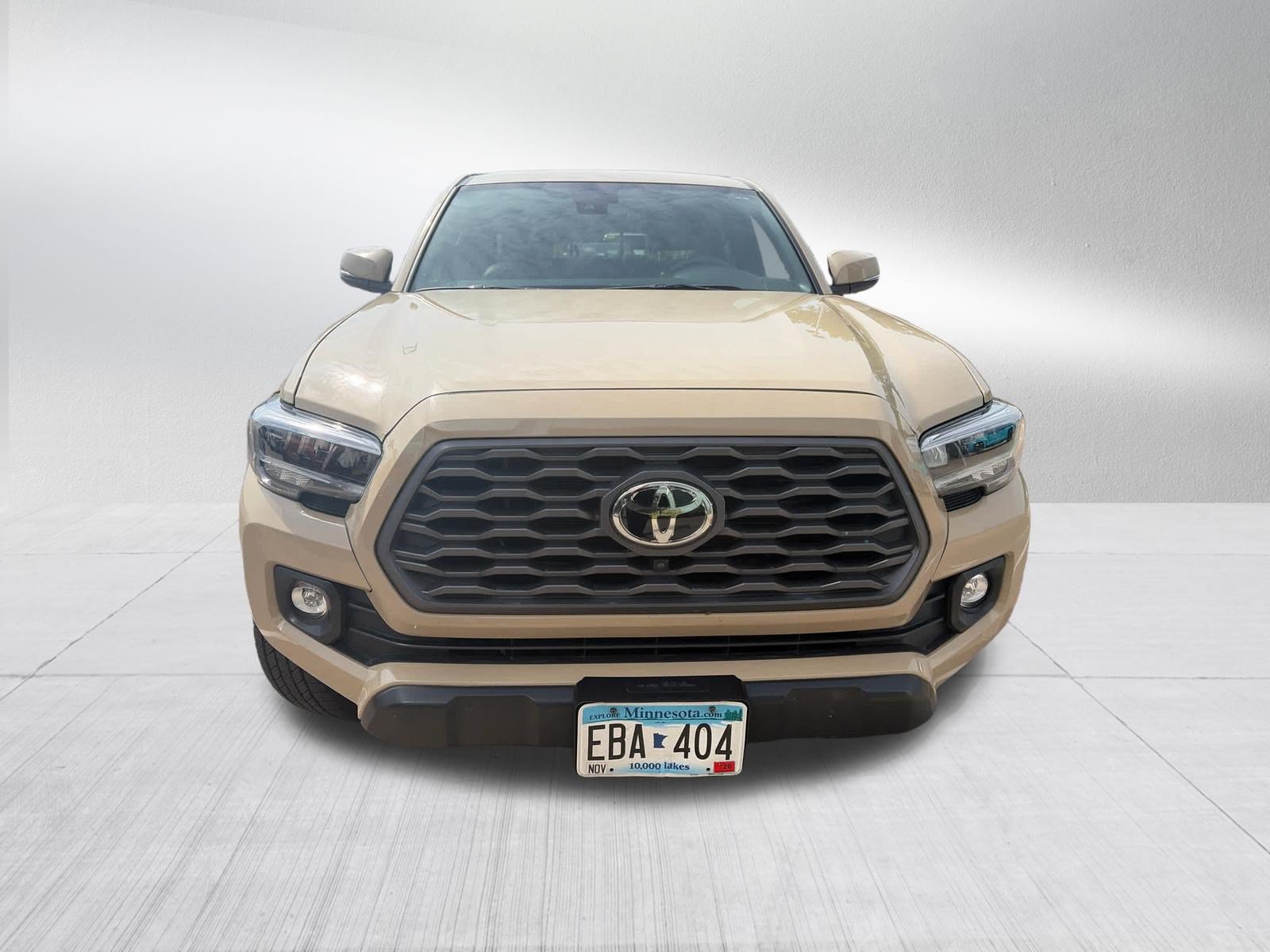 Used 2020 Toyota Tacoma TRD Off-Road w/ TRD Premium Off Road Package AWD/4WD image 2