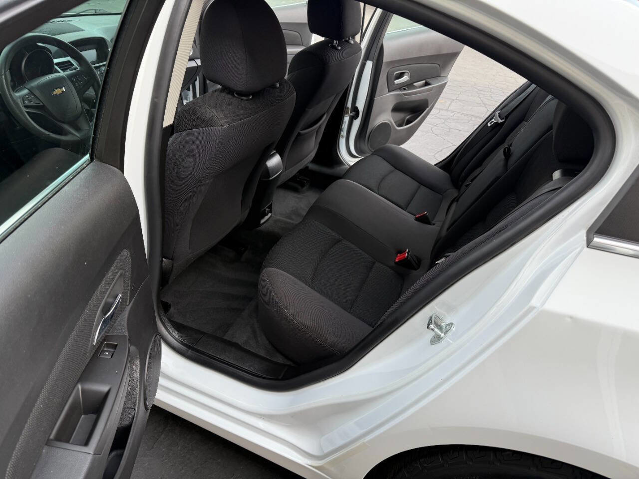 Used 2016 Chevrolet Cruze LT image 11