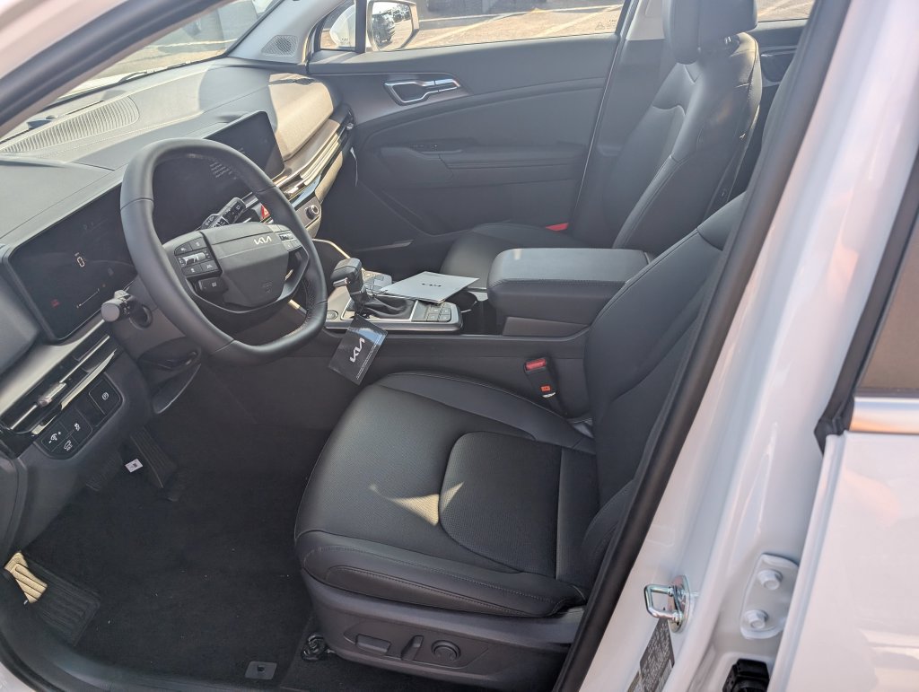 New 2026 Kia Sportage EX FWD image 13