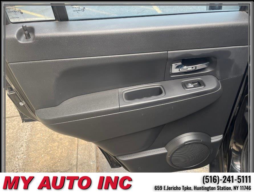 Used 2011 Jeep Liberty Sport image 32