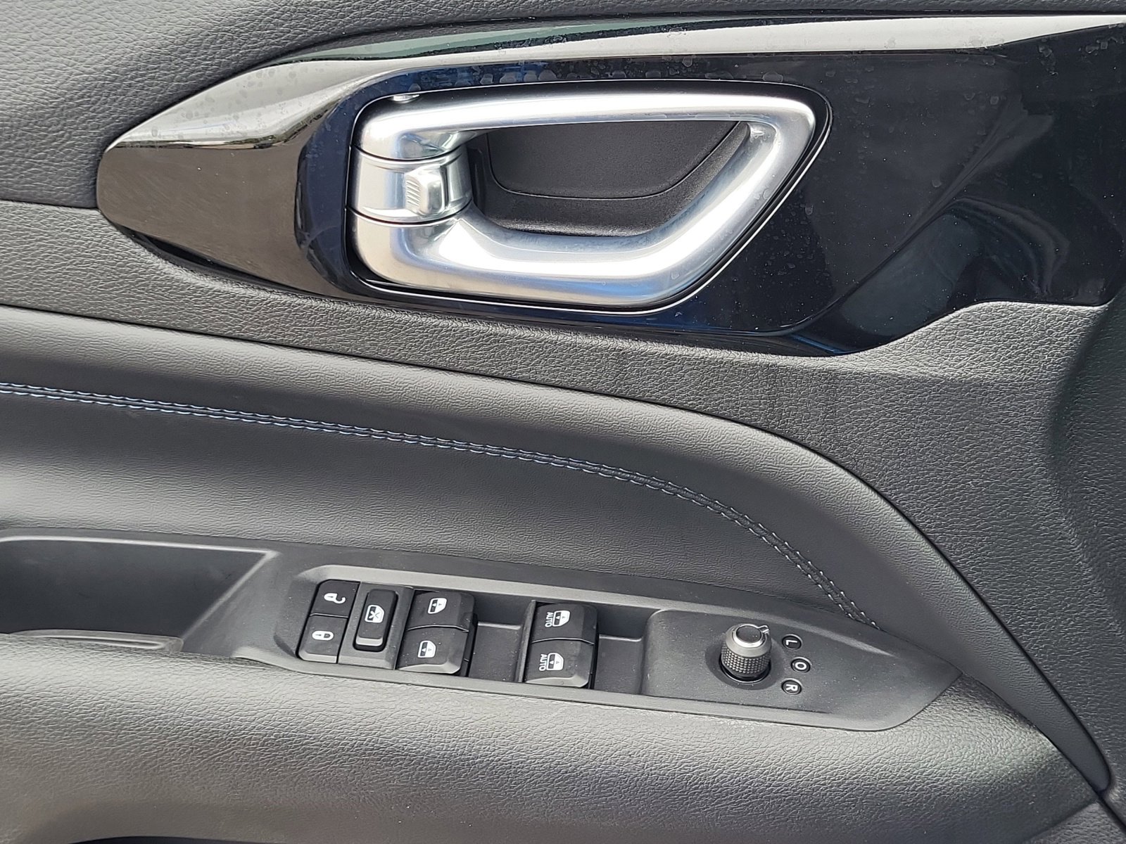 New 2026 Jeep Compass Limited image 18