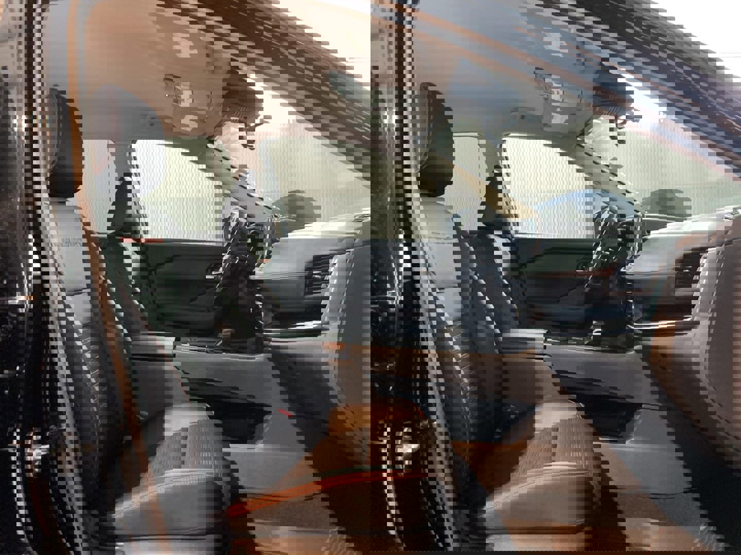 Used 2025 Nissan Rogue SV image 17