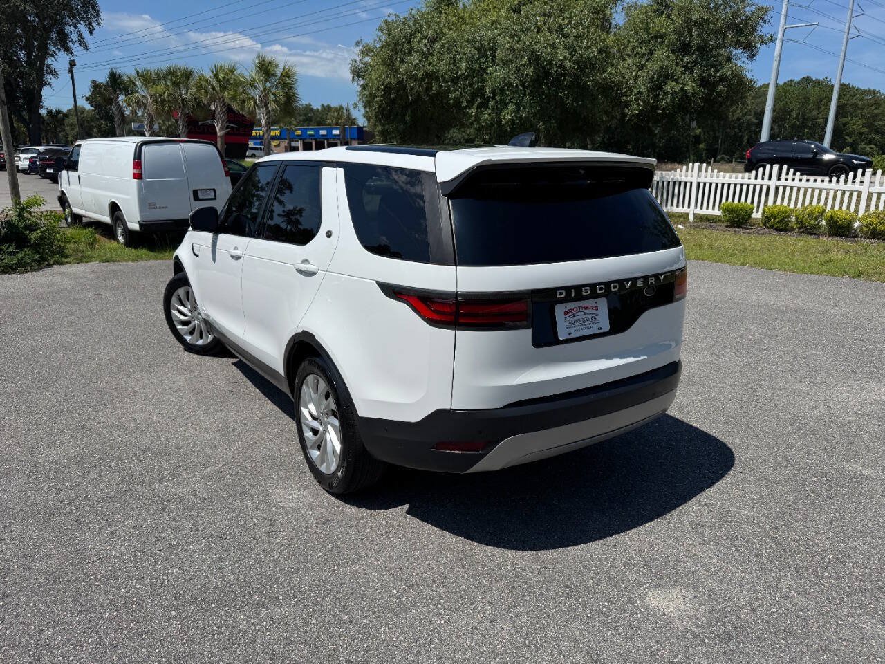 Used 2022 Land Rover Discovery S AWD/4WD image 4