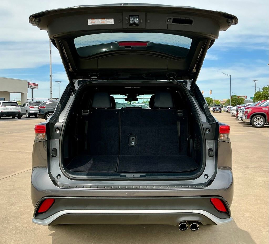 Used 2022 Toyota Highlander XSE FWD image 18