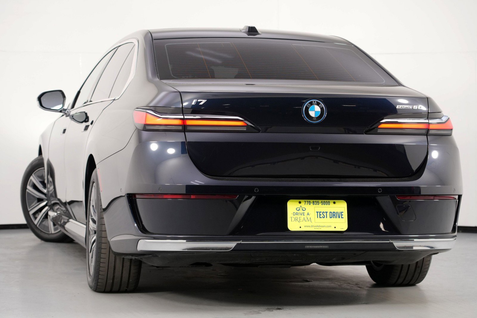 Used 2024 BMW i7 eDrive50 w/ Premium Package image 6