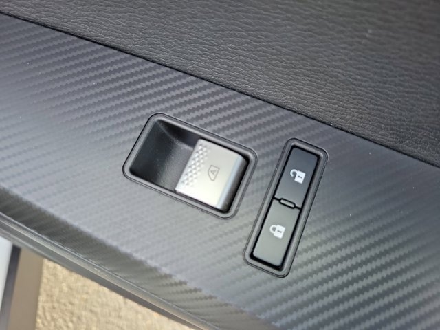 Used 2024 Mitsubishi Outlander SE image 9