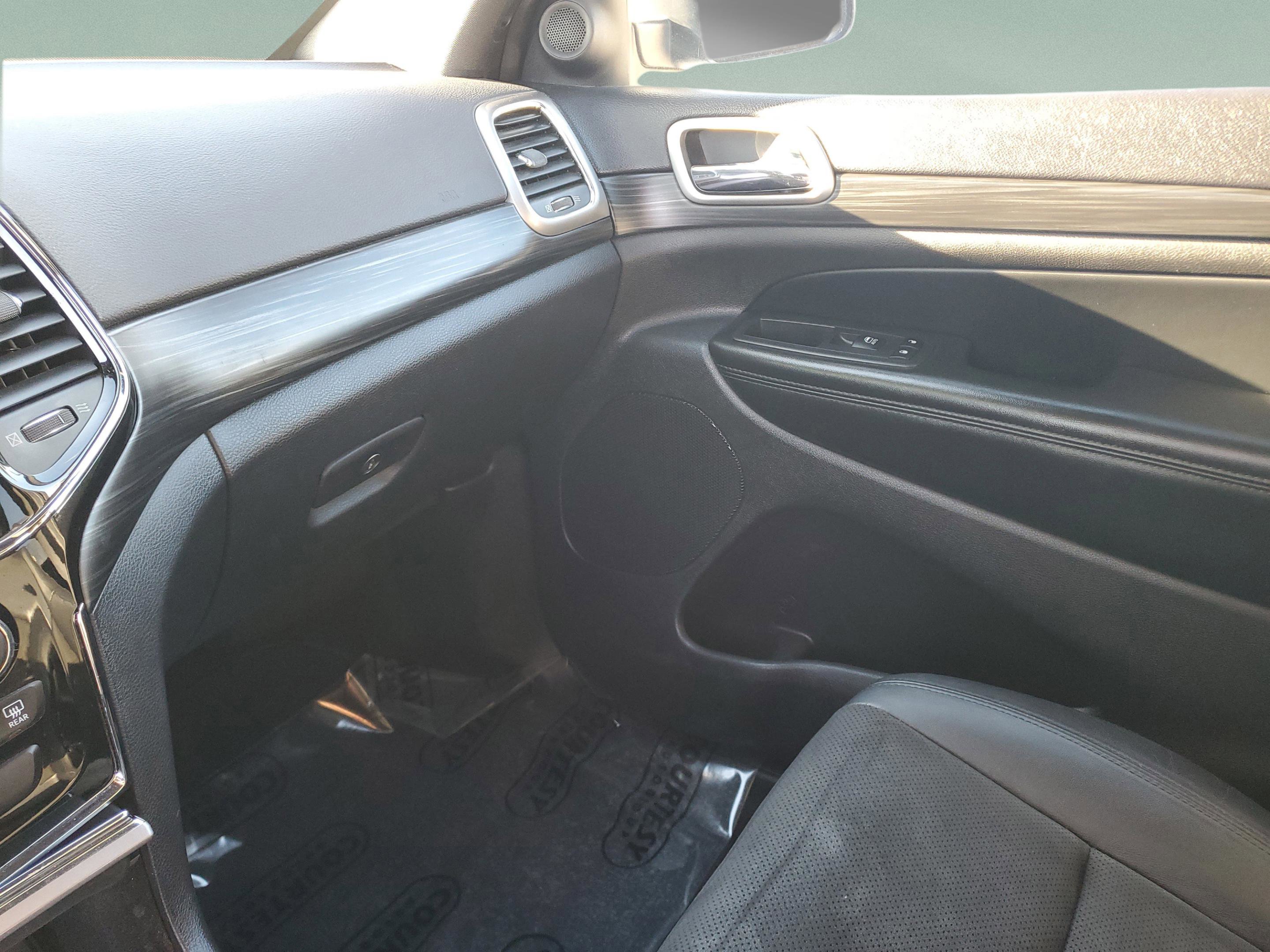 Used 2020 Jeep Grand Cherokee Altitude AWD/4WD image 22