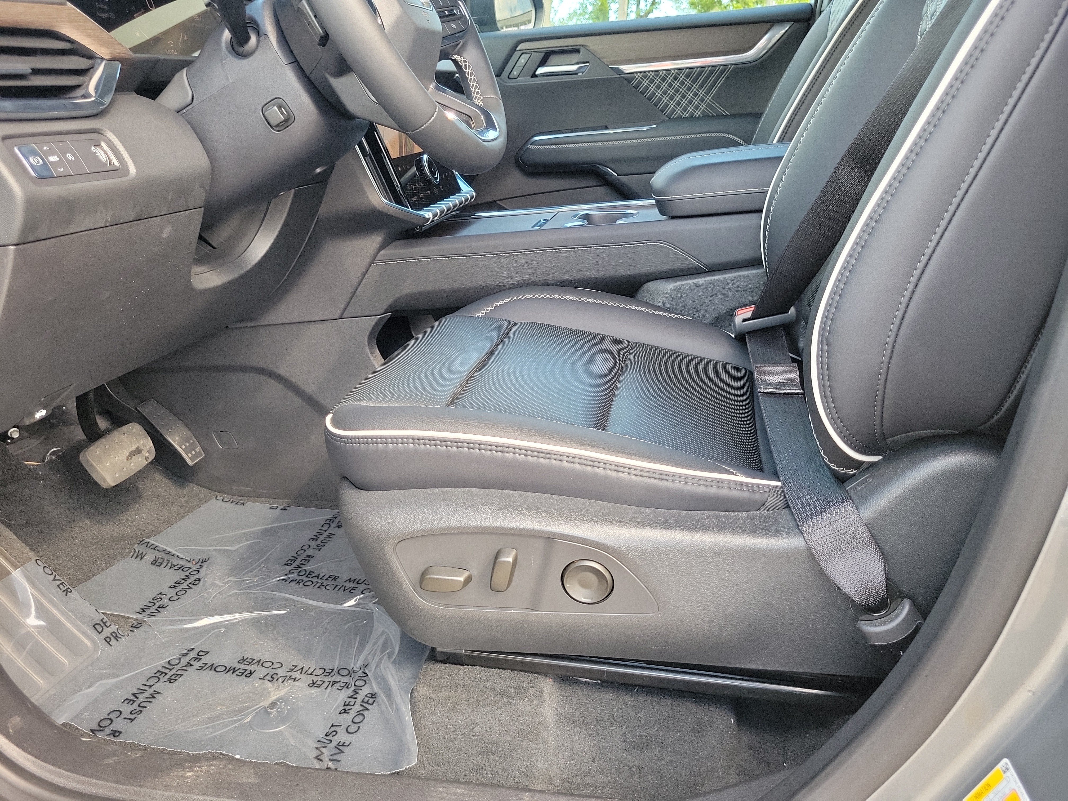 Used 2025 GMC Acadia Denali w/ Super Cruise Package FWD image 13