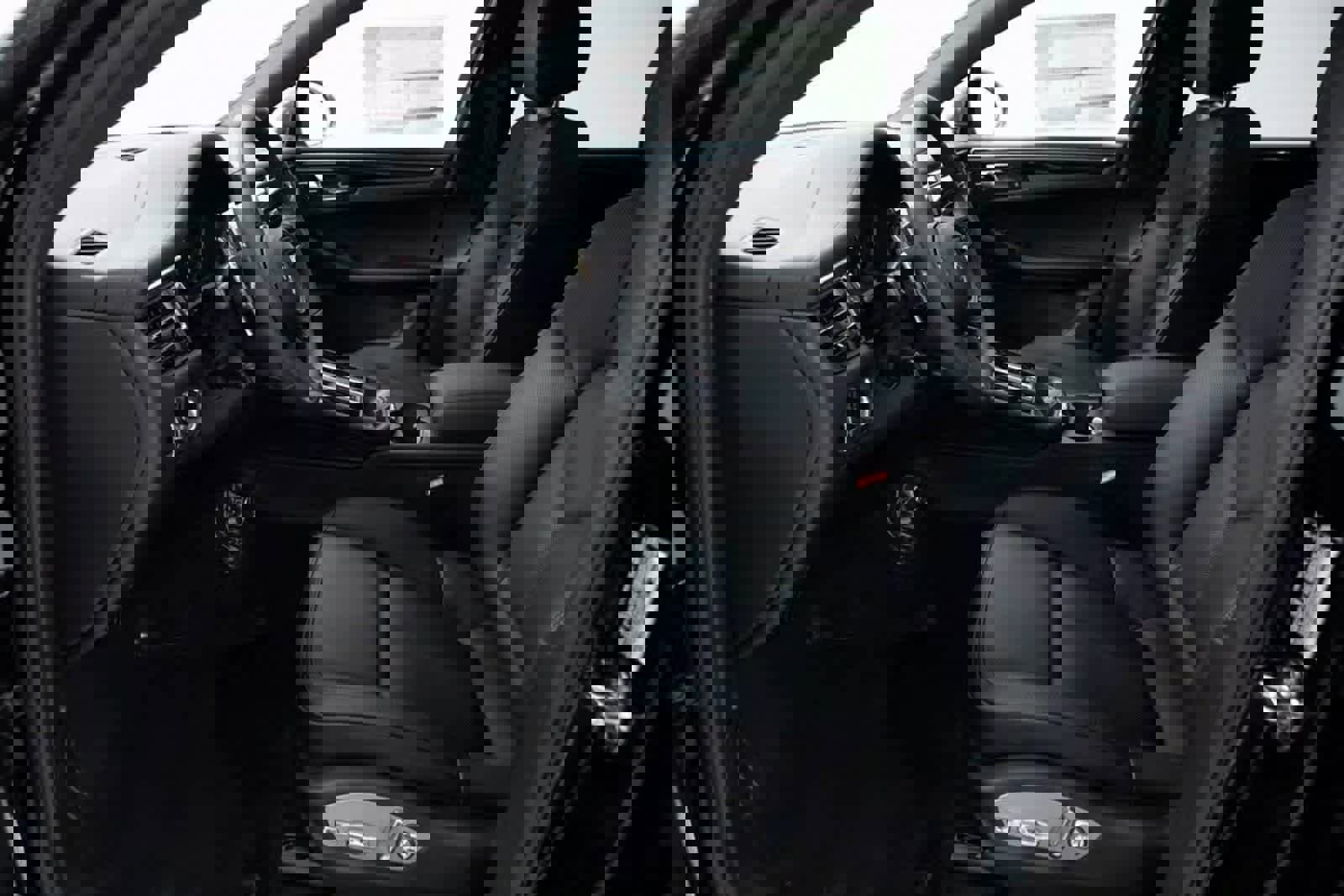 Certified 2025 Porsche Macan Turbo image 16