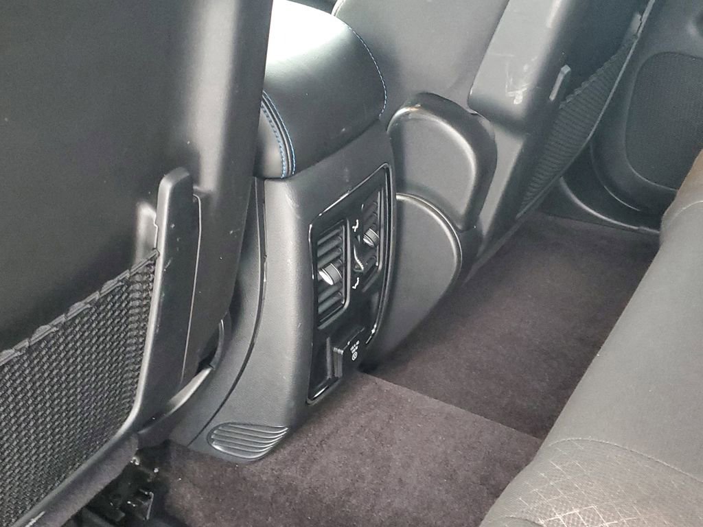 Used 2018 Jeep Grand Cherokee Laredo image 28