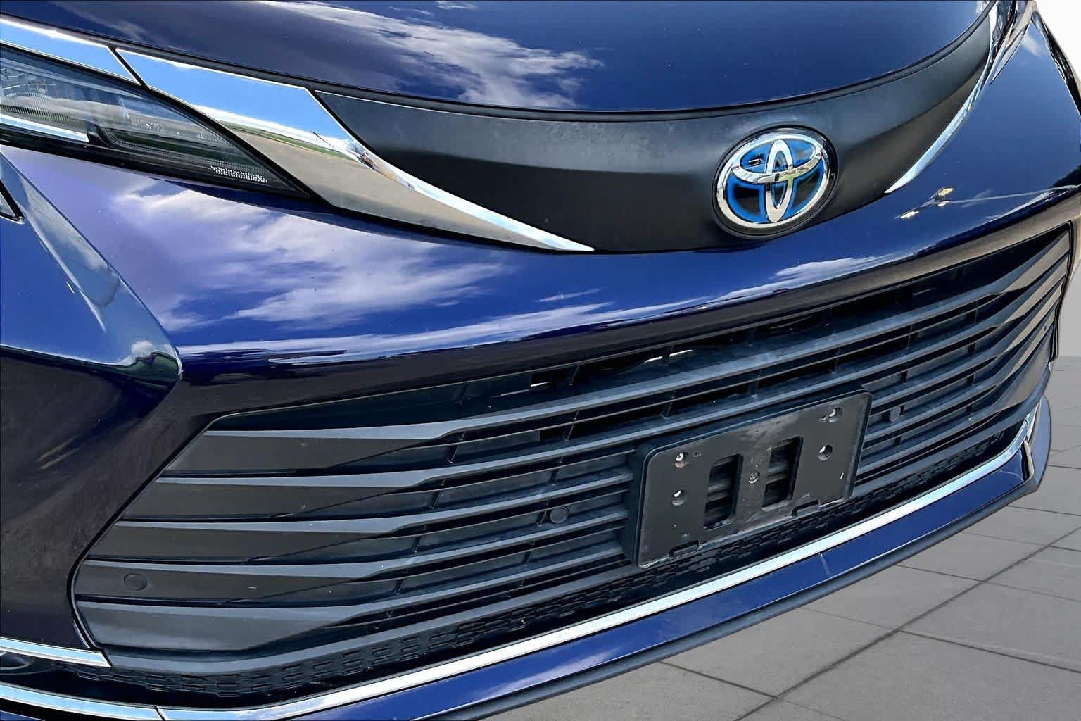 Used 2021 Toyota Sienna XLE FWD image 29