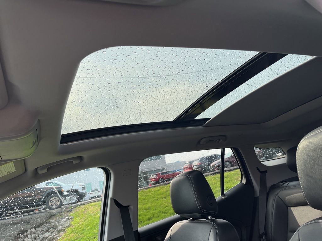 Used 2022 GMC Terrain SLT w/ Infotainment Package II image 9