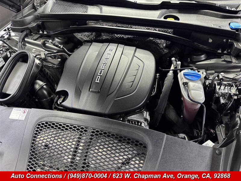 Used 2018 Porsche Macan AWD/4WD image 34