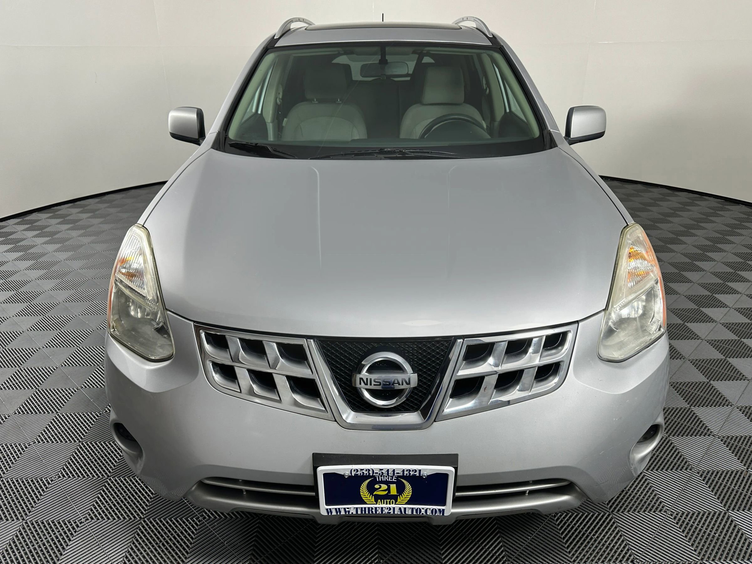 Used 2011 Nissan Rogue SV w/ Premium Pkg image 3