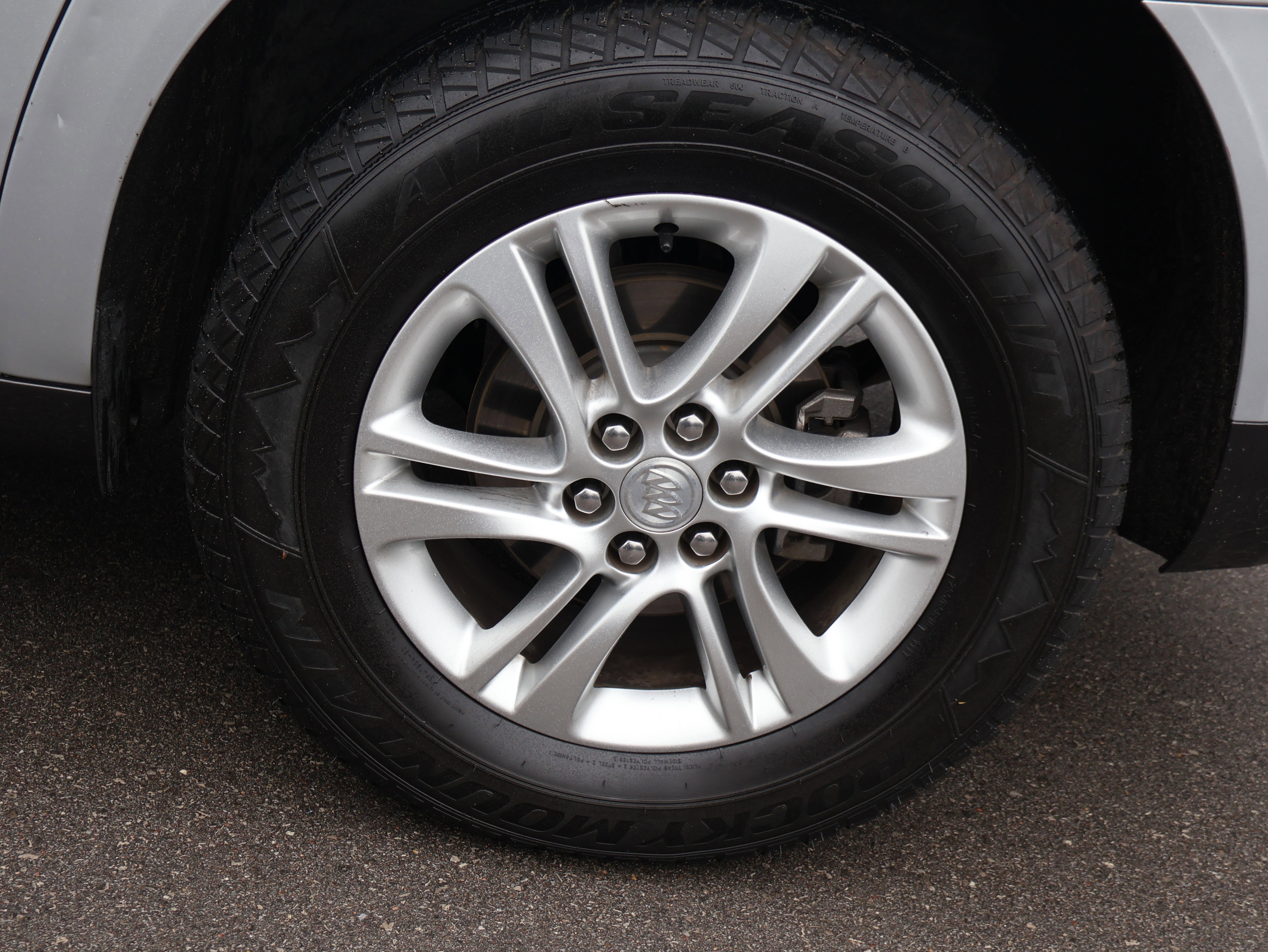 Used 2020 Buick Enclave Essence image 37