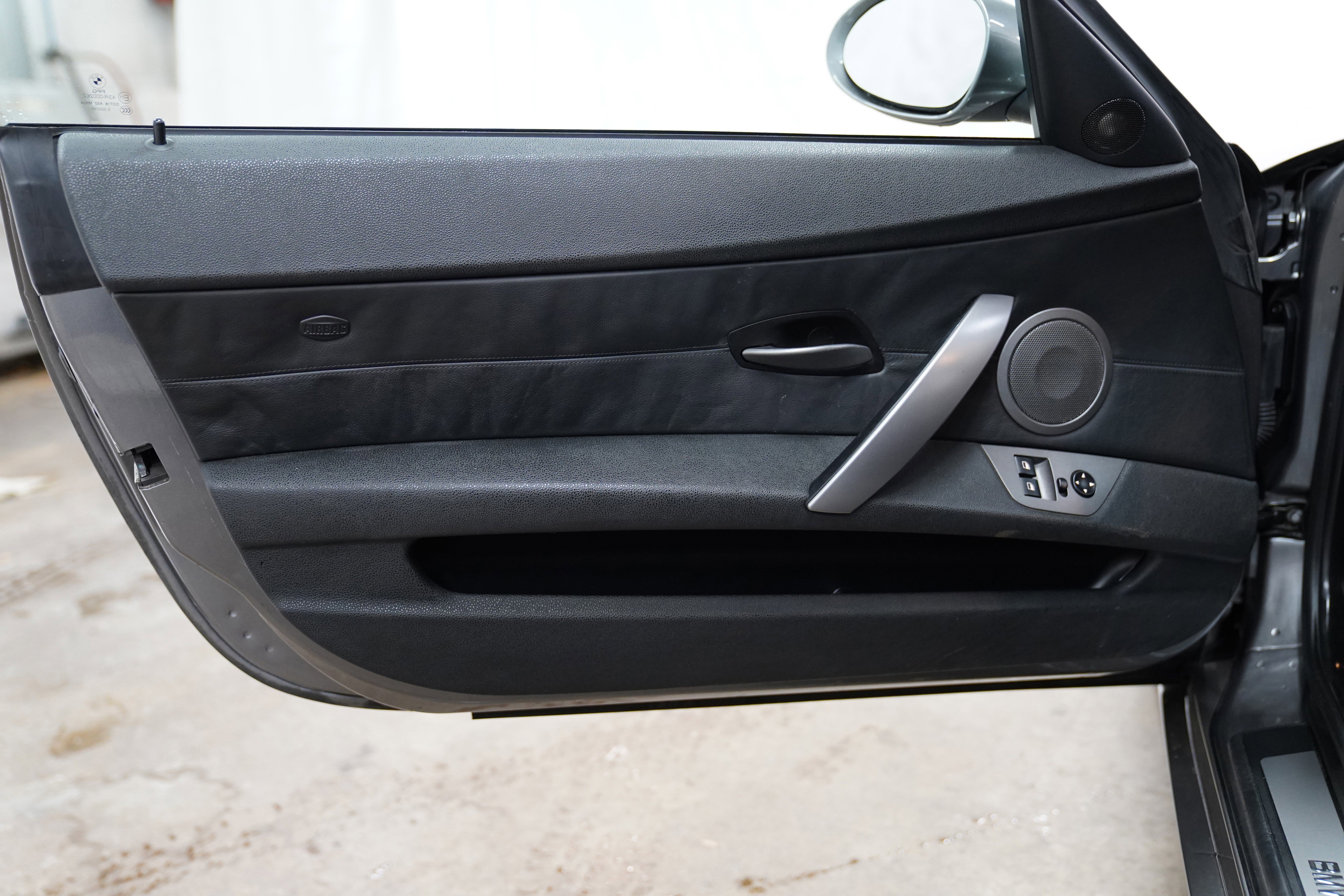 Used 2004 BMW Z4 3.0i image 15