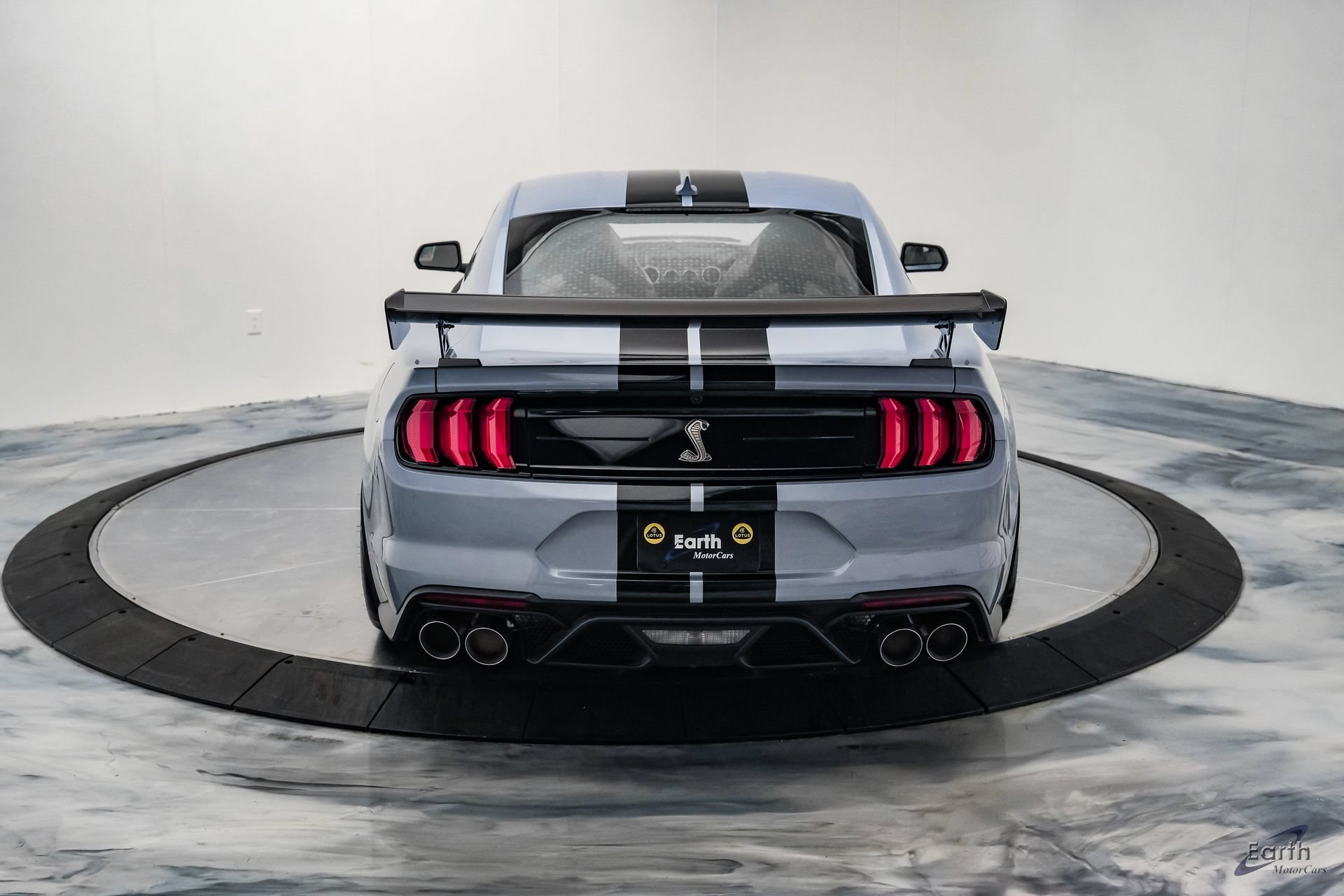 Used 2022 Ford Mustang Shelby GT500 w/ Carbon Fiber Track Pack RWD image 12