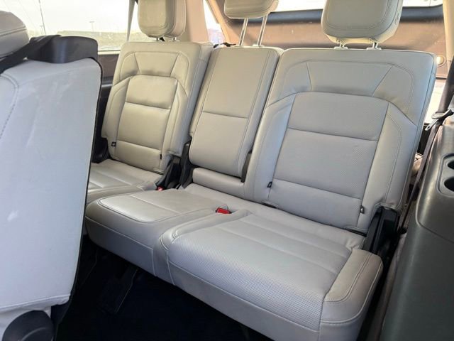 Certified 2025 Lincoln Navigator L Reserve image 10