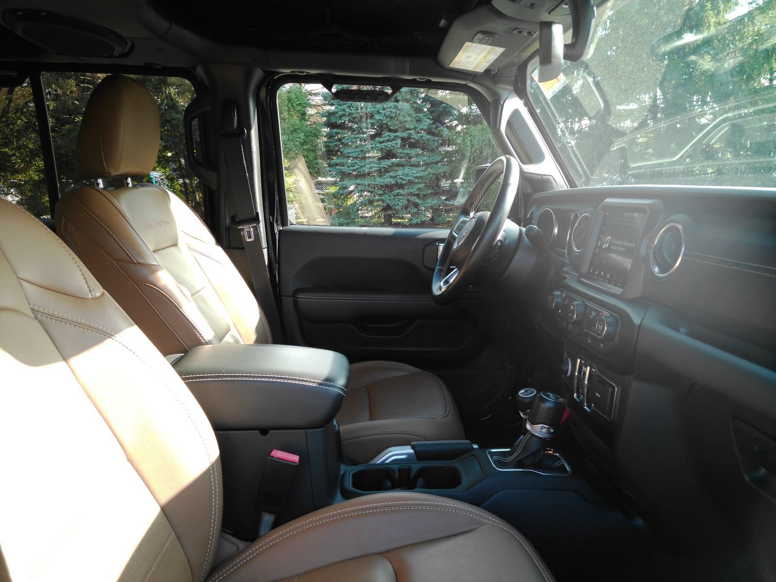 Used 2022 Jeep Wrangler Unlimited Sahara w/ LED Lighting Group AWD/4WD image 17