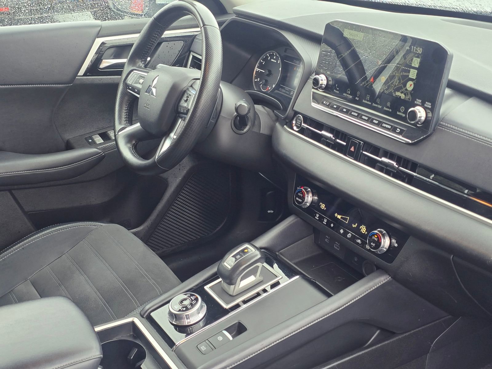 Used 2024 Mitsubishi Outlander SE image 39