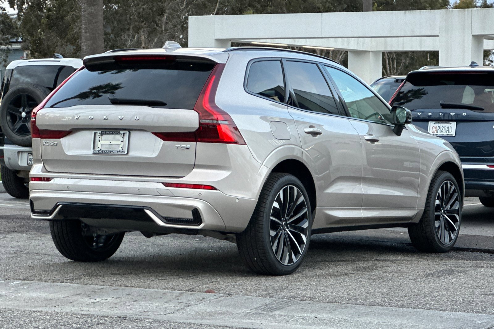 New 2026 Volvo XC60 T8 Ultra w/ Climate Package image 5